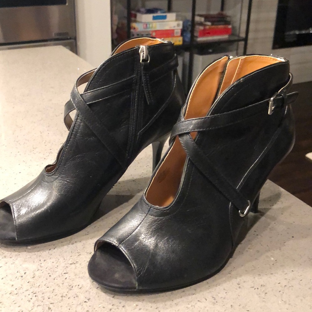 Black Nine West heels size 9.5
